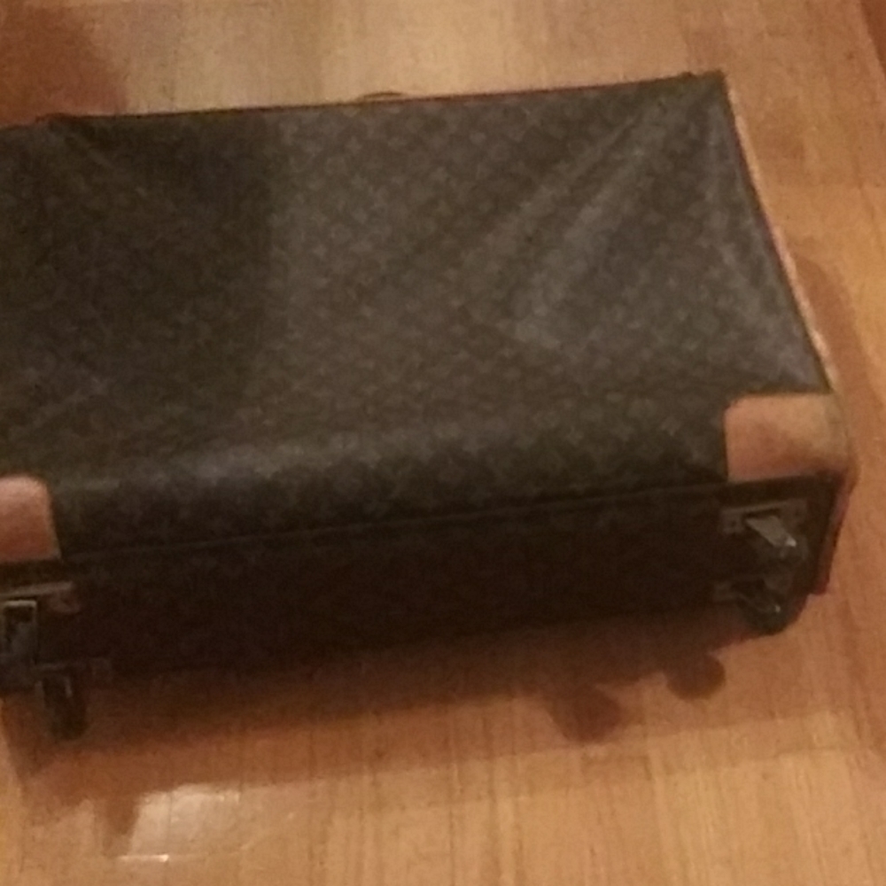 AUTHENTIC. LV LARGE SUITCASE - Picture 5 of 8